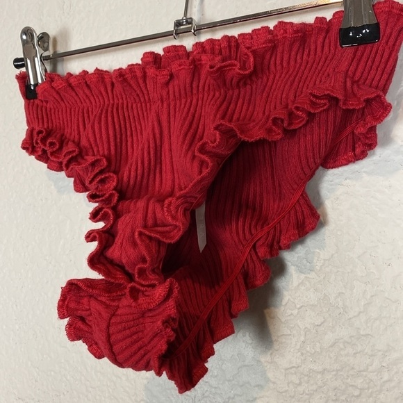 Are You Am I red ruffle bottom - Picture 3 of 6